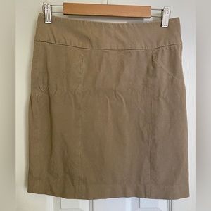 Banana Republic Women’s Size 4 Brown Khaki Skirt with Zipper & Slit in Back